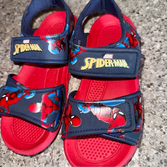 H&M l Marvel Boy's Spiderman Velcro Sandals l Size: 12C - Picture 4 of 10